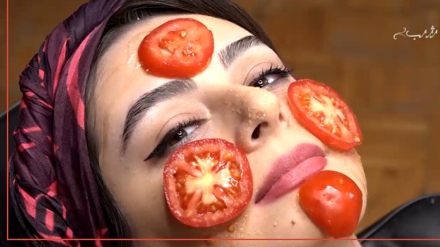 آموزش پاکسازی پوست با گوجه فرنگی